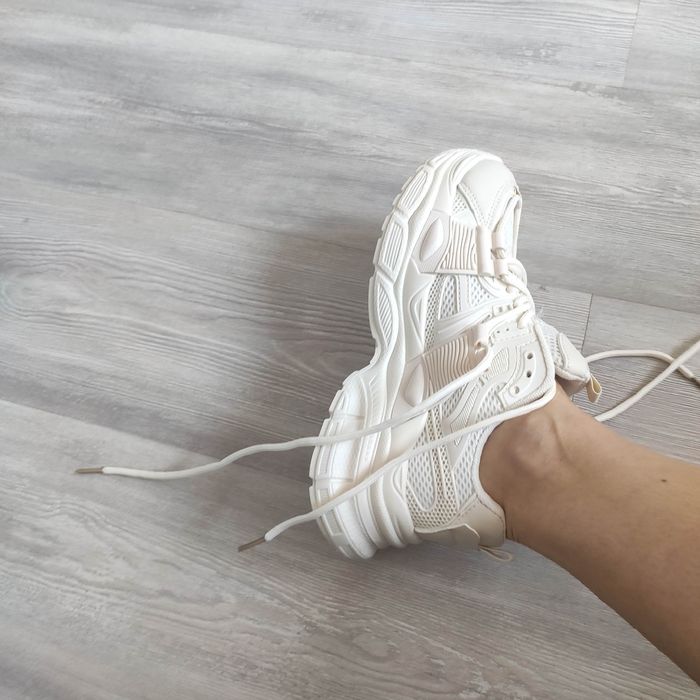 Nowe buty sneakersy.