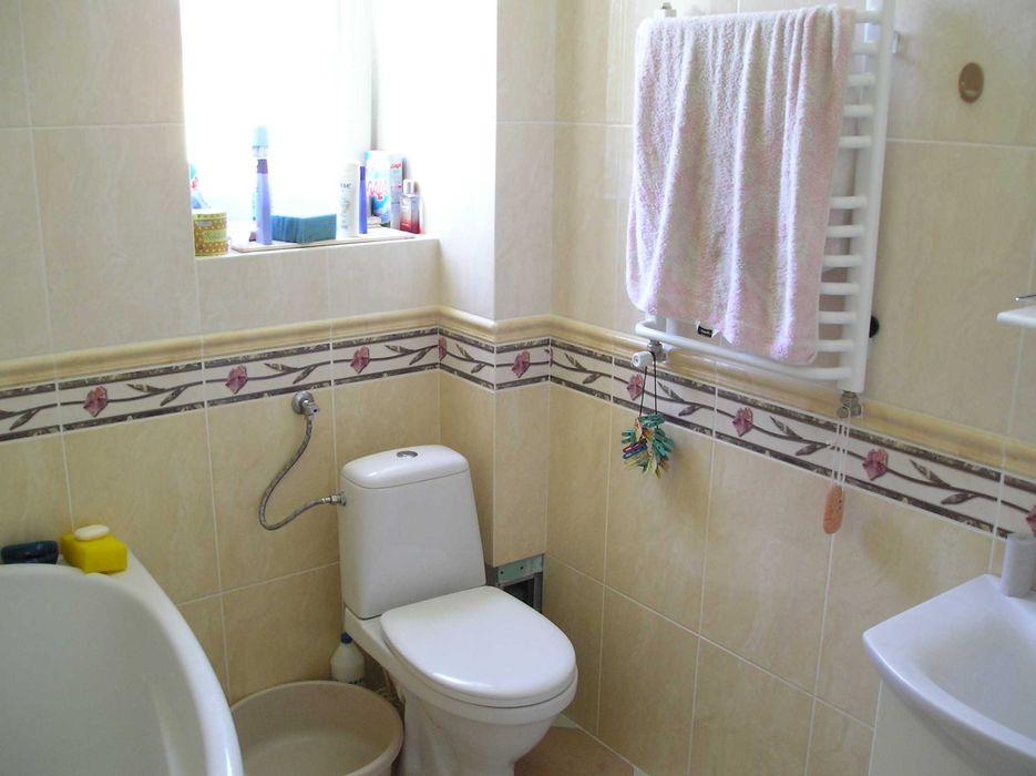 Будинок 3-х поверховий Запитів Львівська область