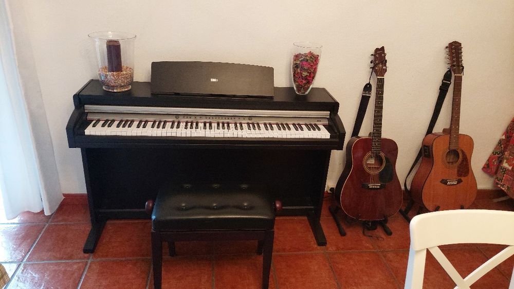 Piano digital Korg Concert C-320