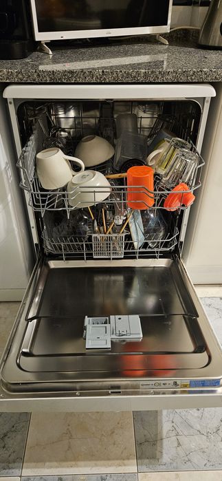 Maquina lavar loiça INDESIT DWL DEA701B (lava mas não aquece)