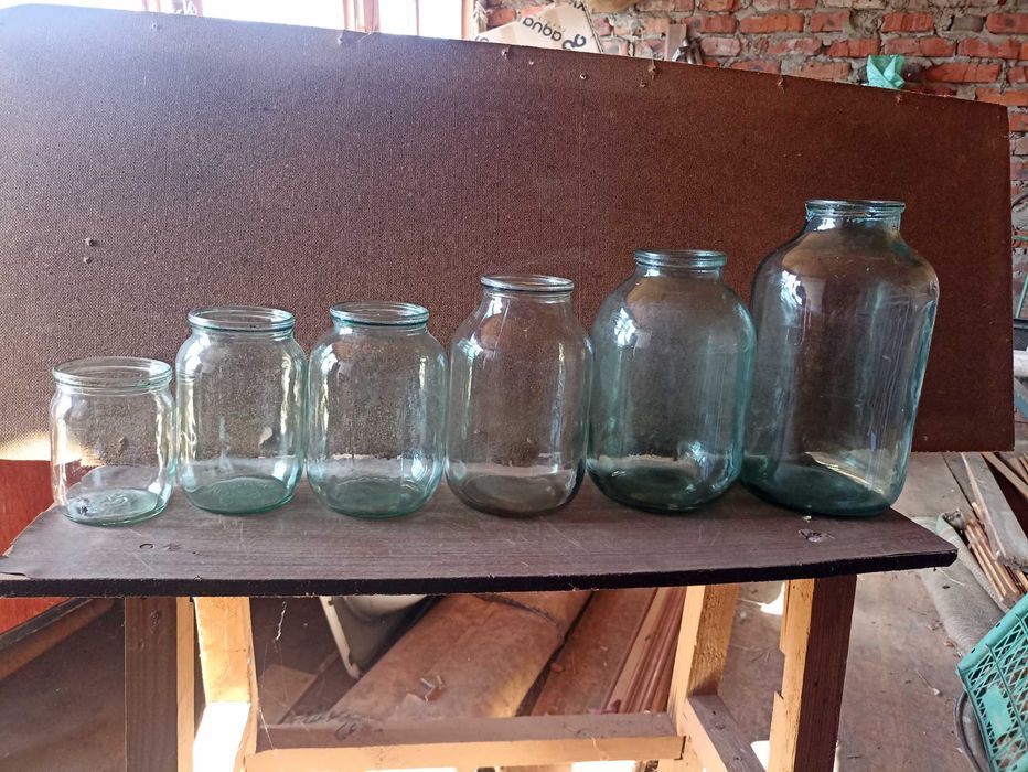 Скляні банки, бутиля
