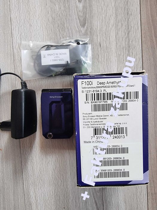 ORYGINALNY SPRAWNY Telefon Sony Ericsson F100i Jalou Pudełko Ładowarka
