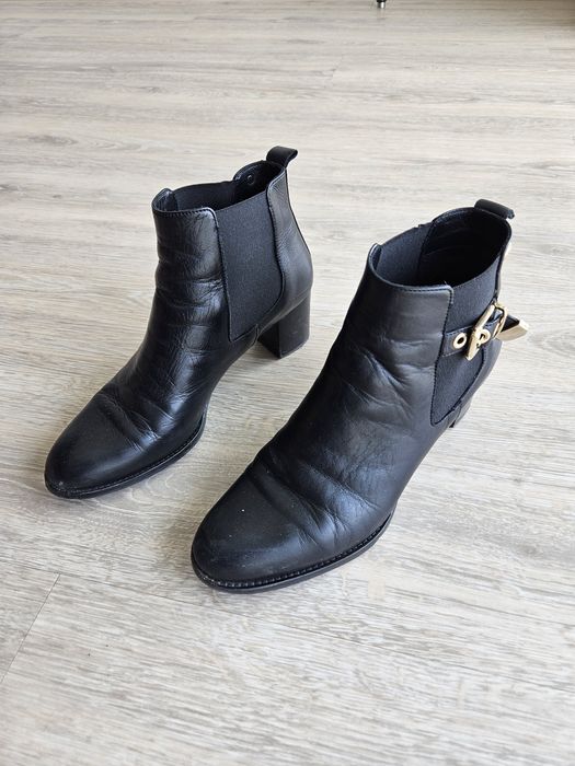 Botas pretas cano curto nr. 40