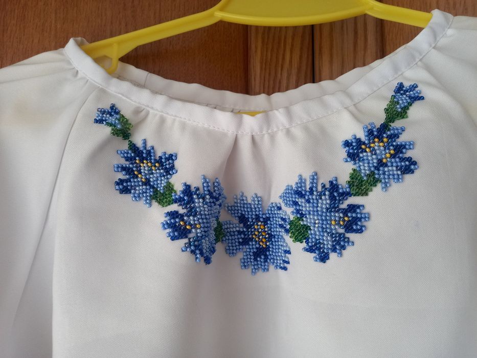 Вишиванка бісером для дівчинки.