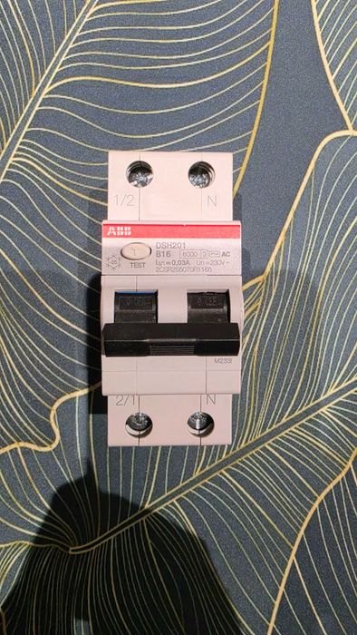 ABB DSH201 B16 AC30 wyłącznik nadmiarowo-prądowy z członem różnicowym