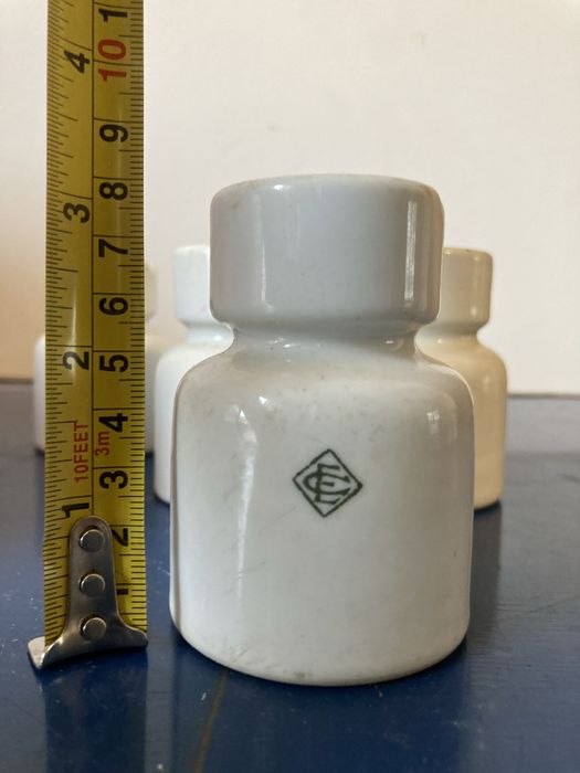 Isoladores cerâmicos