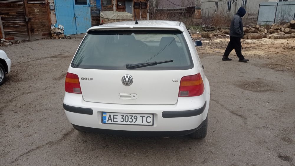 Гольф 4 1,6 2000г