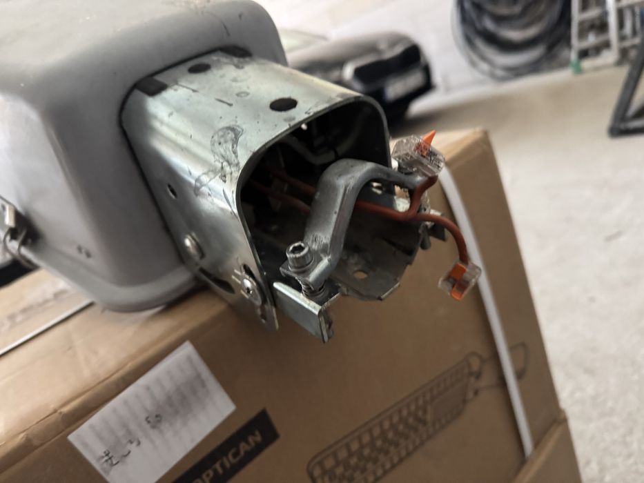 Lampa elgo moc żarówki 70 W