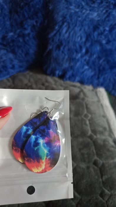 Kolczyki akrylowe dwustronne.