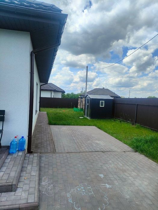 Будинок з ремонтом біля лісу