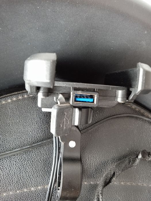 Apoio de telemóvel com USB