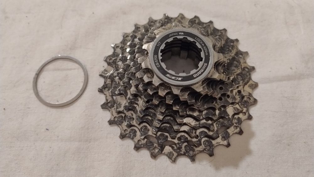 Cassete Shimano 105 CS 5700 de 10v 11-28 com corrente SRAM PC1070.