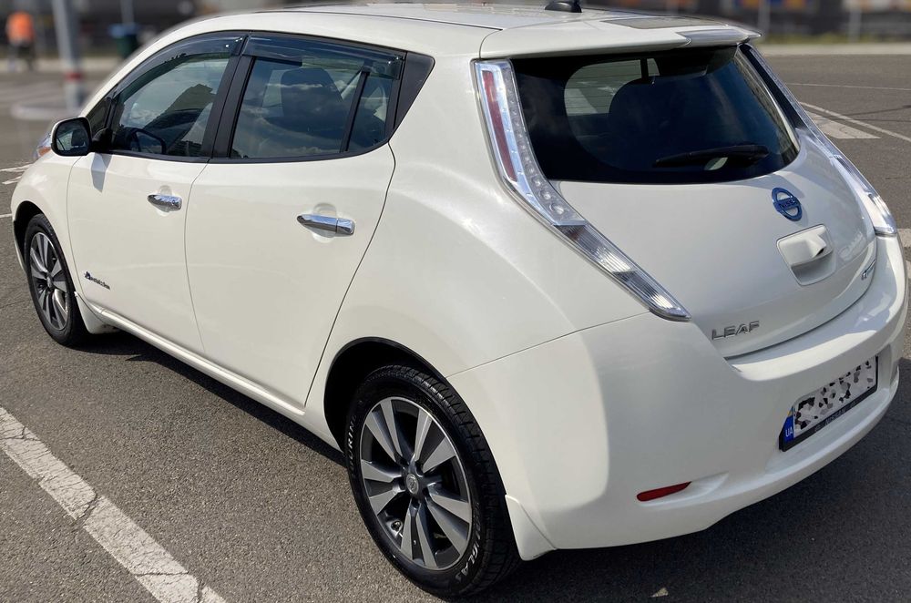 Nissan Leaf 2015 SL - не биток!
