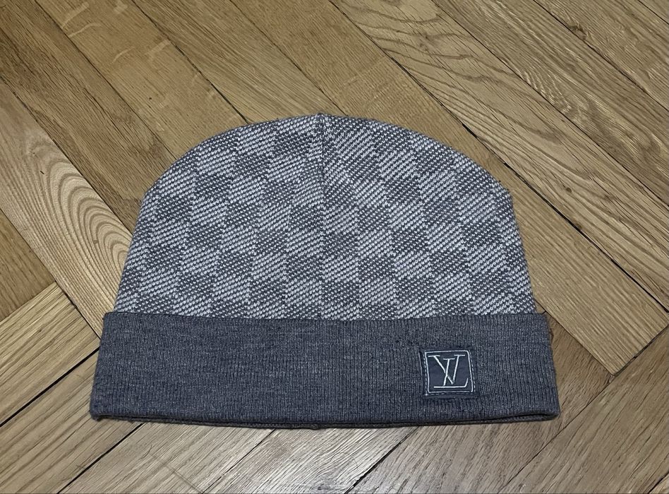 Шапка від бренду Louis Vuitton