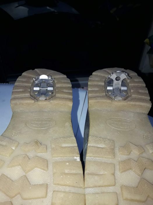 Женские зимние кожаные ботинки 38 раз.