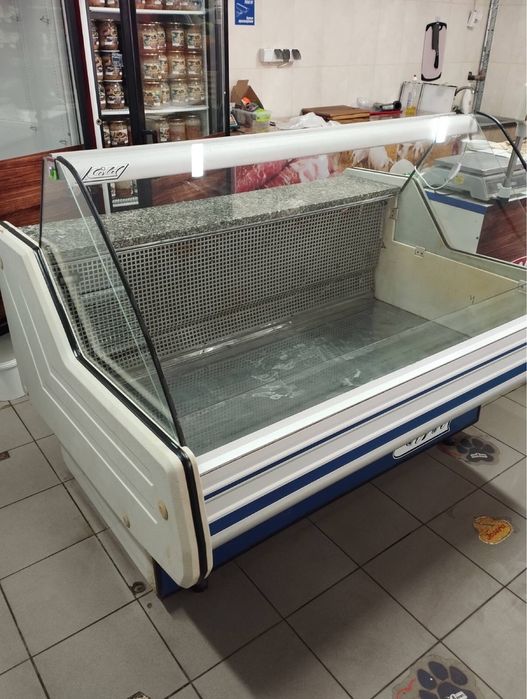 Холодильная витрина