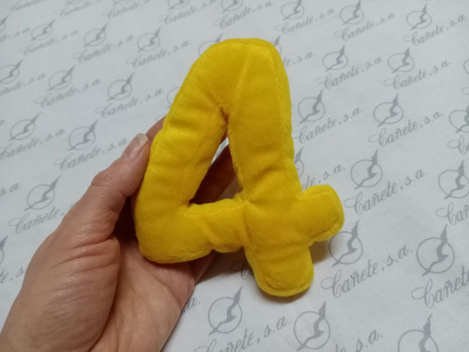 Мягкие игрушки цифры 2 и 4