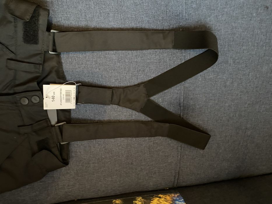 Spodnie snowboardowe narciarskie rozmiar 140 unisex czarne szelki