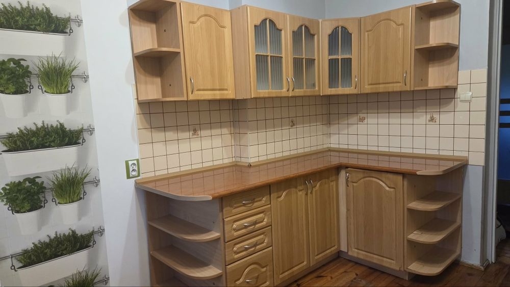 Meble kuchenne narożne + blat – tanio, komplet