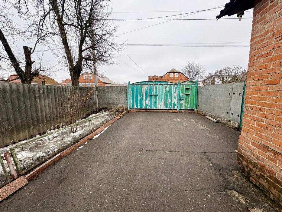 Продається цегляний будинок на Косівщині.