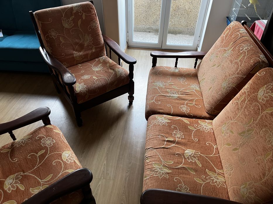 Vendo sofá de madeira
