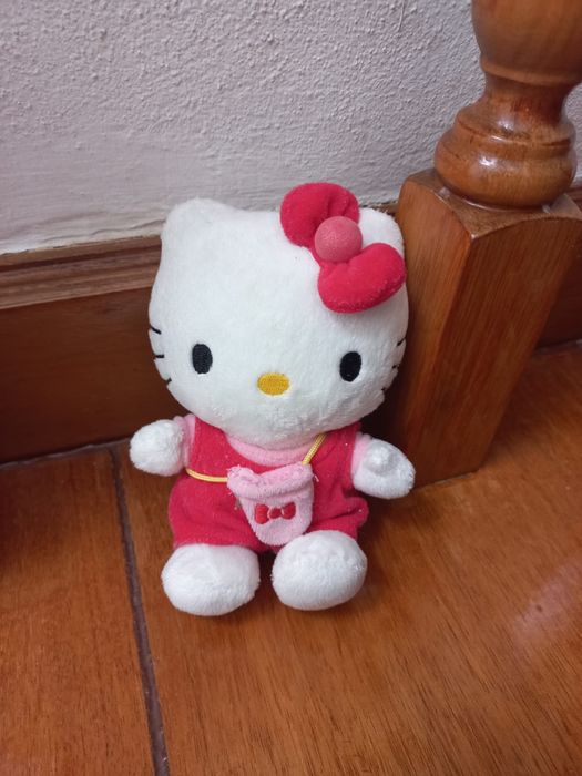 Vários peluches disponiveis