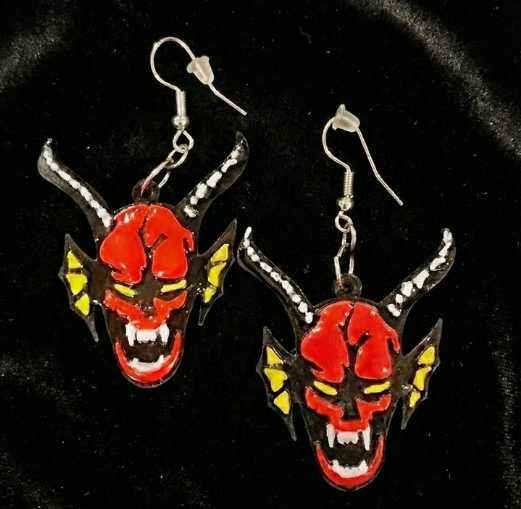 Brincos Helfire Club (Stranger Things)