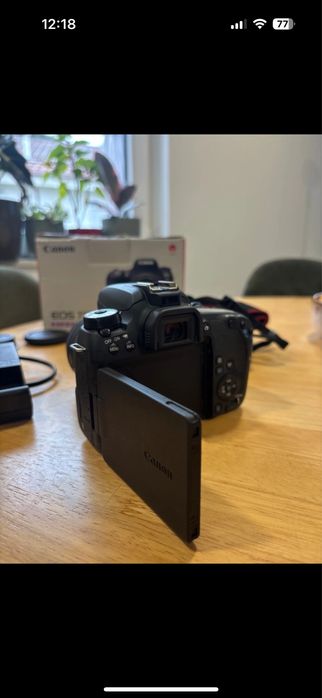 Máquina Fotográfica Reflex CANON EOS 77D EF-S18-55 F4-5.6 IS STM