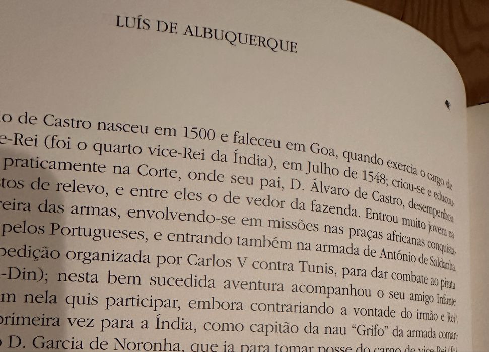 Livro tábuas dos roteiros da Índia por D.Joao de Castro