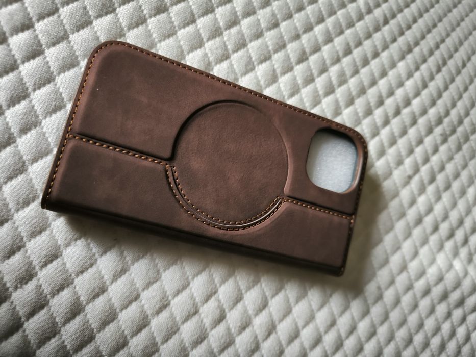 Etui QLTYPRI do iPhone'a 13 kompatybilne z MagSafe skórzane etui  RFID