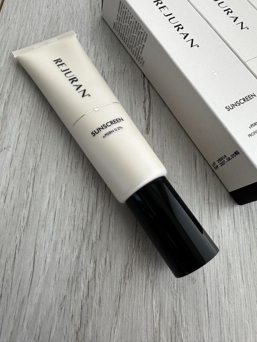 Сонцезахисний крем Rejuran Sunscreen SPF 50+/PA+++
