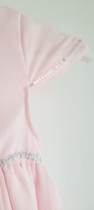 Pudrowa sukienka 128