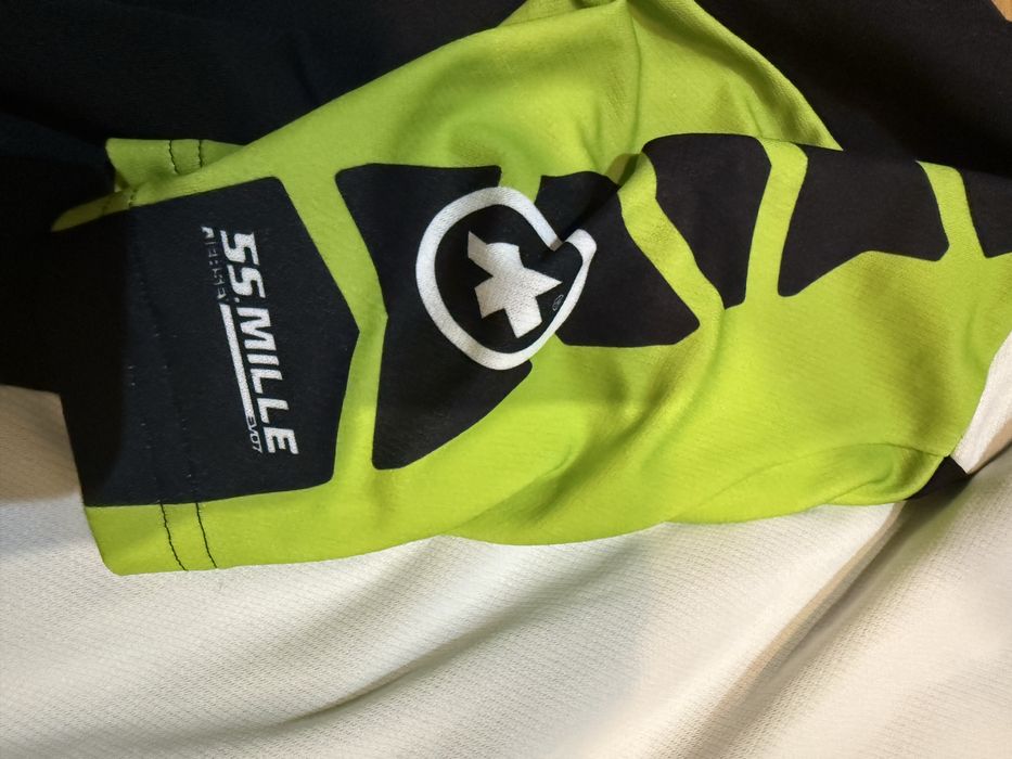 Duas camisolas Assos SS Mille tamanho L