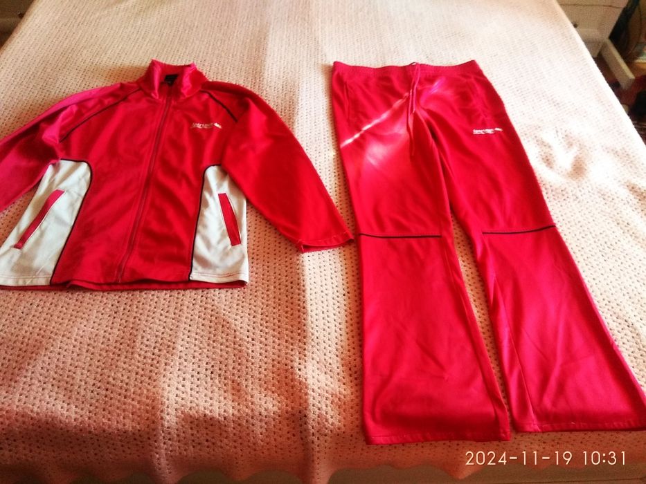 Костюм спортивный эластиковый