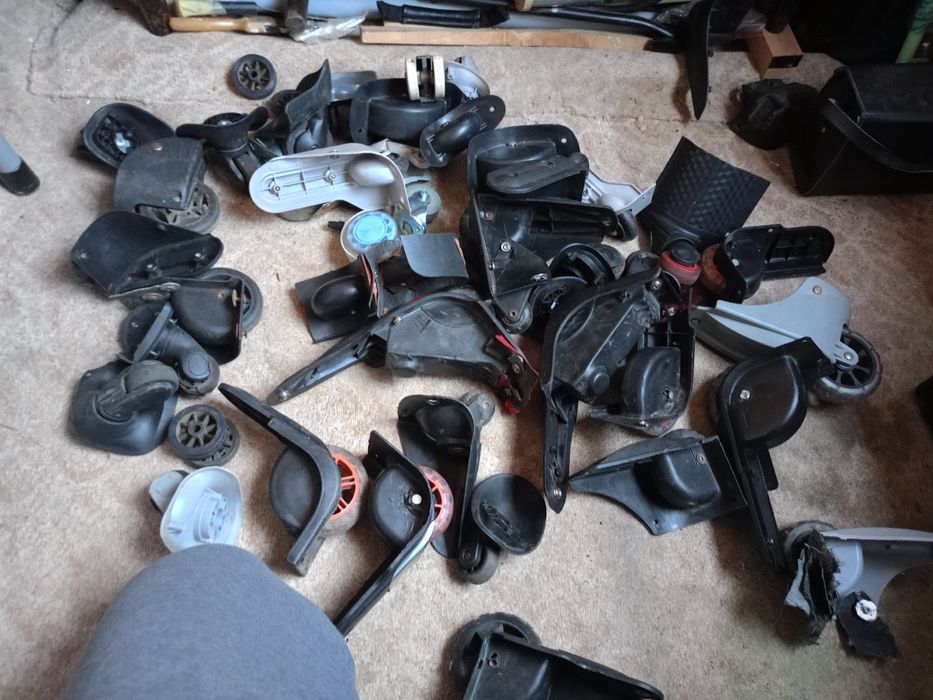 Ремонт чемоданов сшив пластику