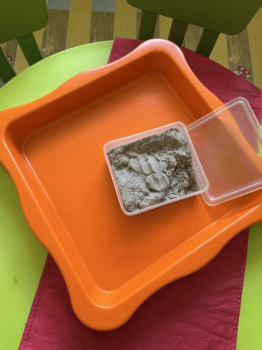 Кінетичний пісок 1кг з пісочницею