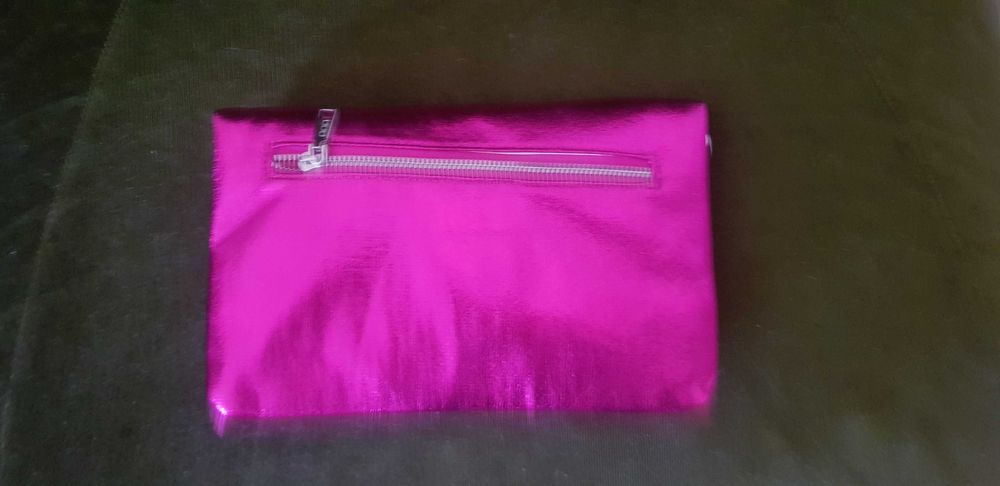 NOVAS Mala de festa a tiracolo com alça dupla e acabamento metálico