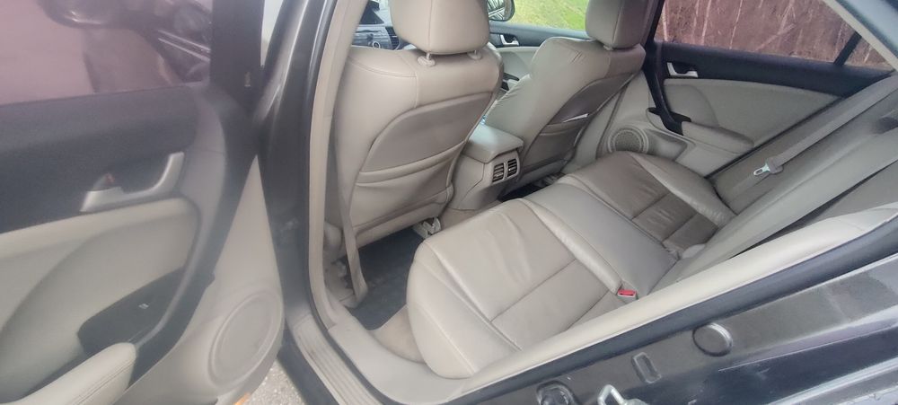 Sprzedam Hondę Accord.