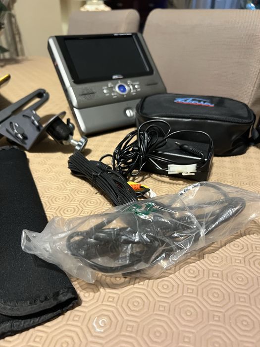 Leitor de dvd portatil para adaptar a im aitomovel ou em mesa