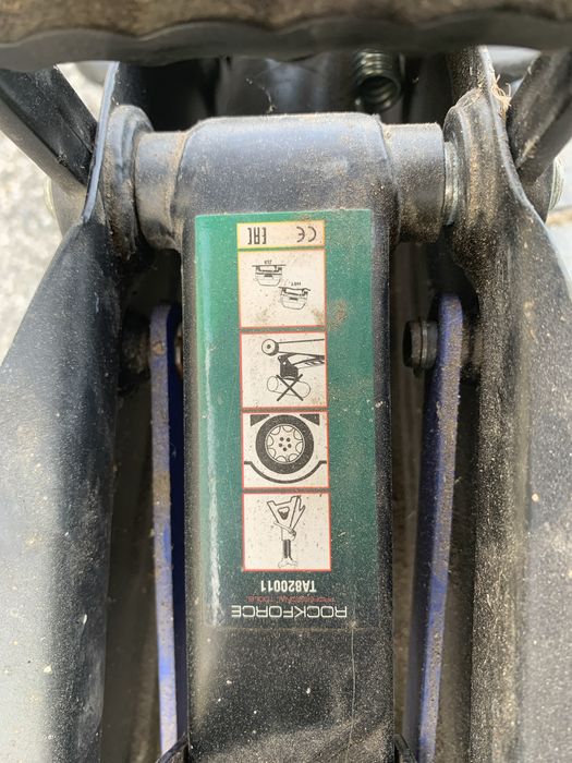 Hydrauliczny podnośnik samochodowy