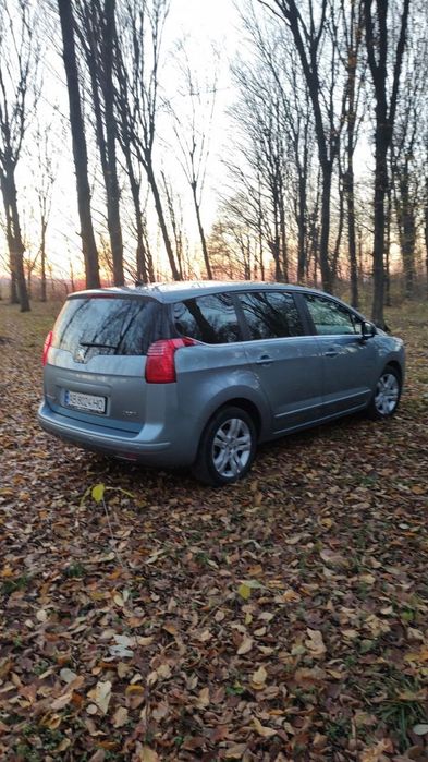 Peugeot 5008 гарний стан