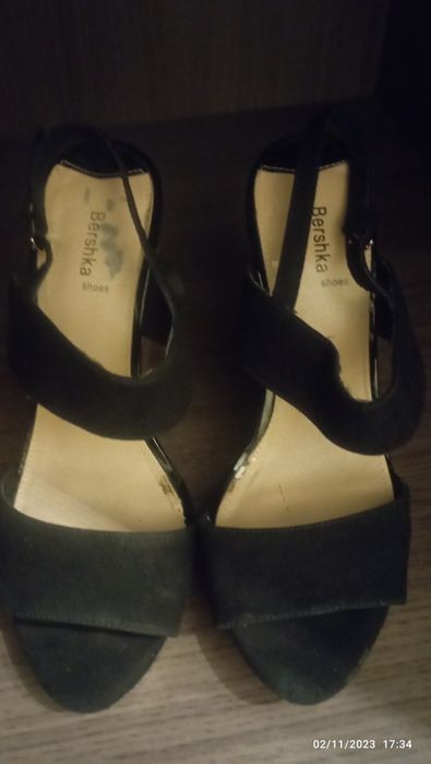 Sandália de cunha pretas, Bershka