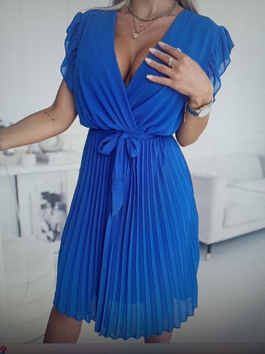 Niebiesko-kobaltowa sukienka na lato zwiewna