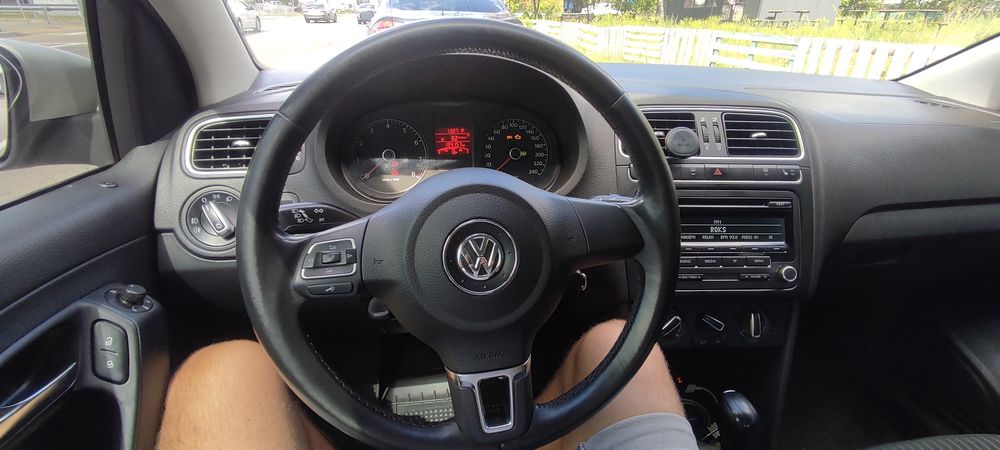 Volkswagen polo sedan