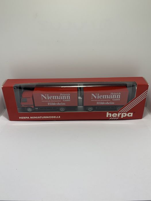 Camião Mercedes Actros da Herpa escala H0 1/87
