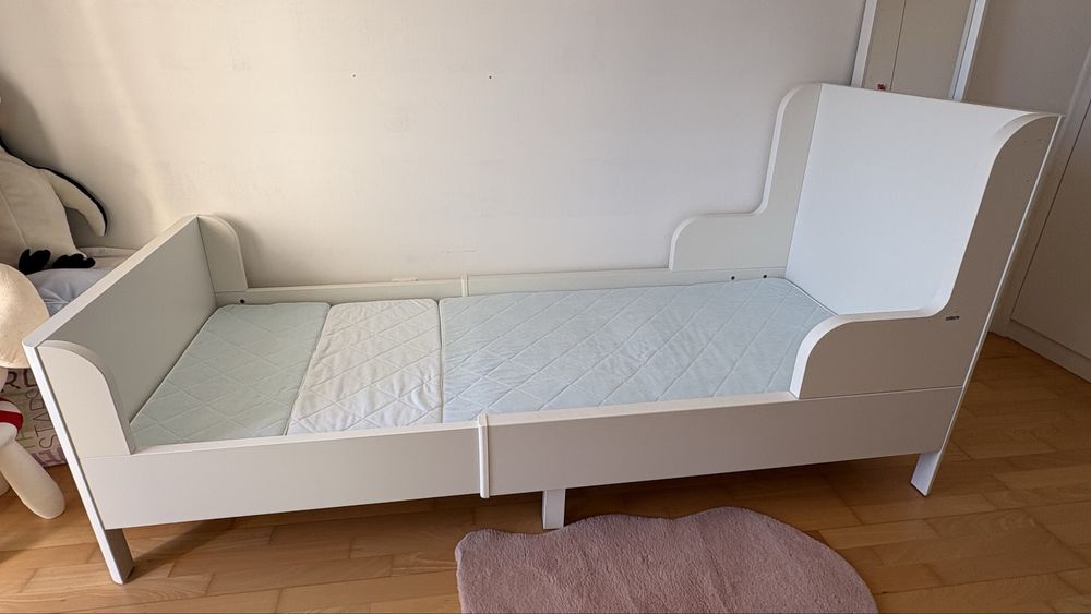 Cama extensivel Busunge branca com colchão (como novos)