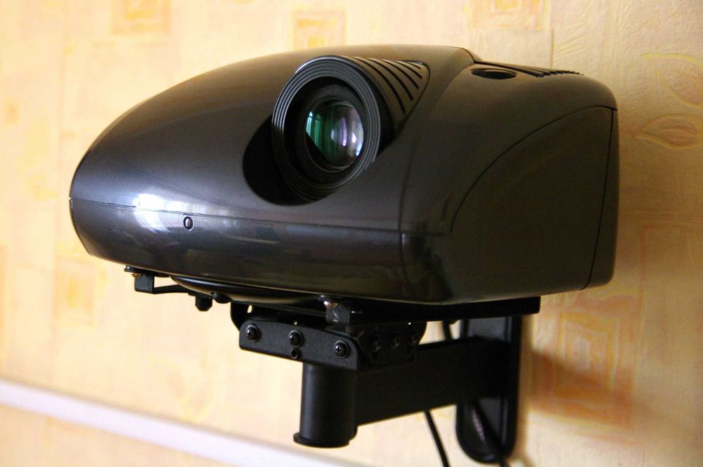 Проектор SIM2 для домашнього кінотеатру. MADE IN ITALY