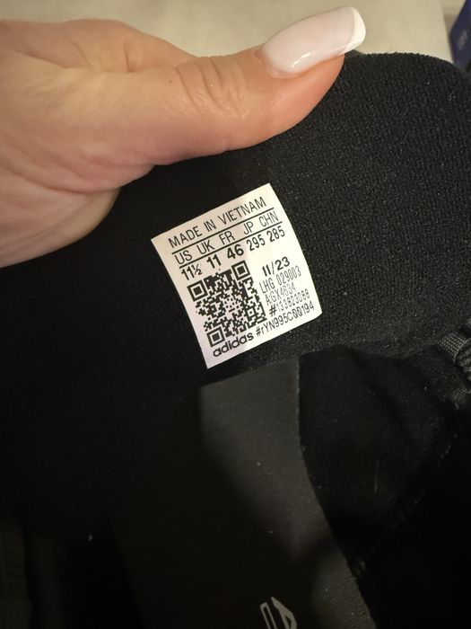 нові чоловічі кросівки adidas “Adi 2000”