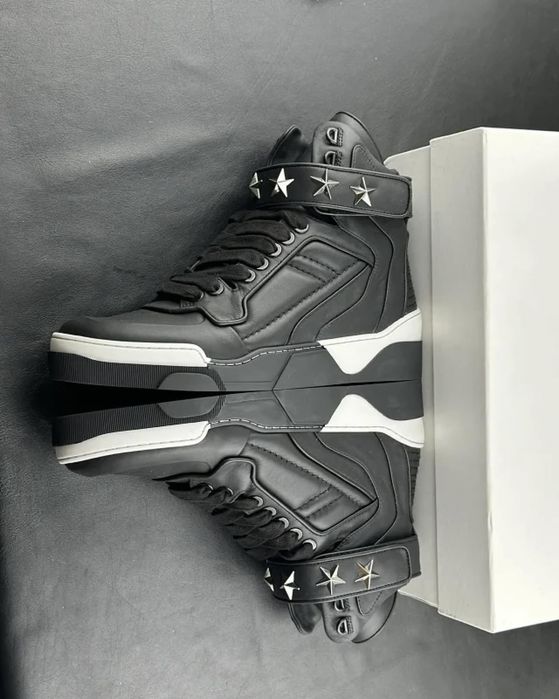 givenchy star strap tyson