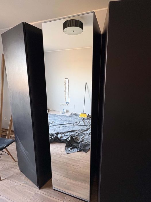Czarna szafa ikea pax z lustrem